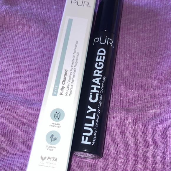 PÜR Fully Charged black Mascara - Picture 1 of 4